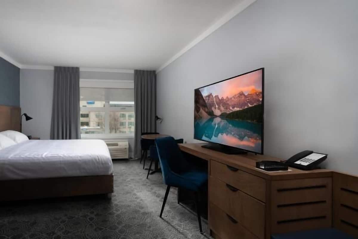 Premium bedding, pillow-top beds, in-room safe, desk