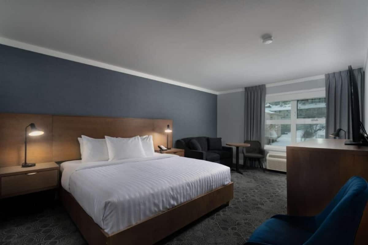 Premium bedding, pillow-top beds, in-room safe, desk