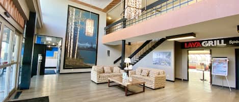 Área de estar no saguão