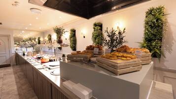 Daily full breakfast for a fee