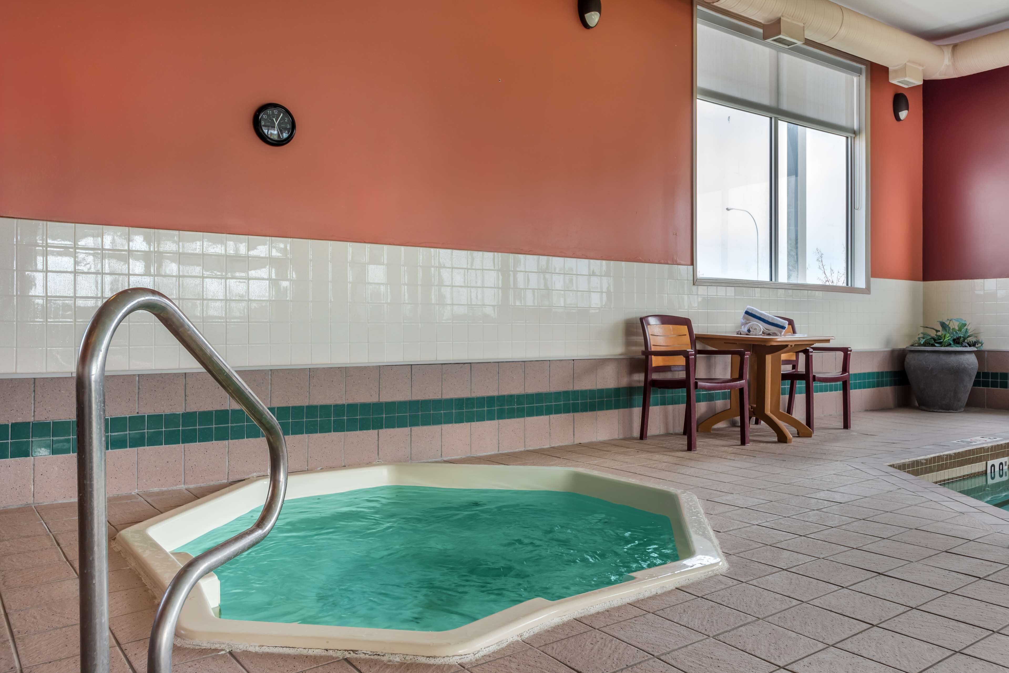 indoor pool, pool loungers