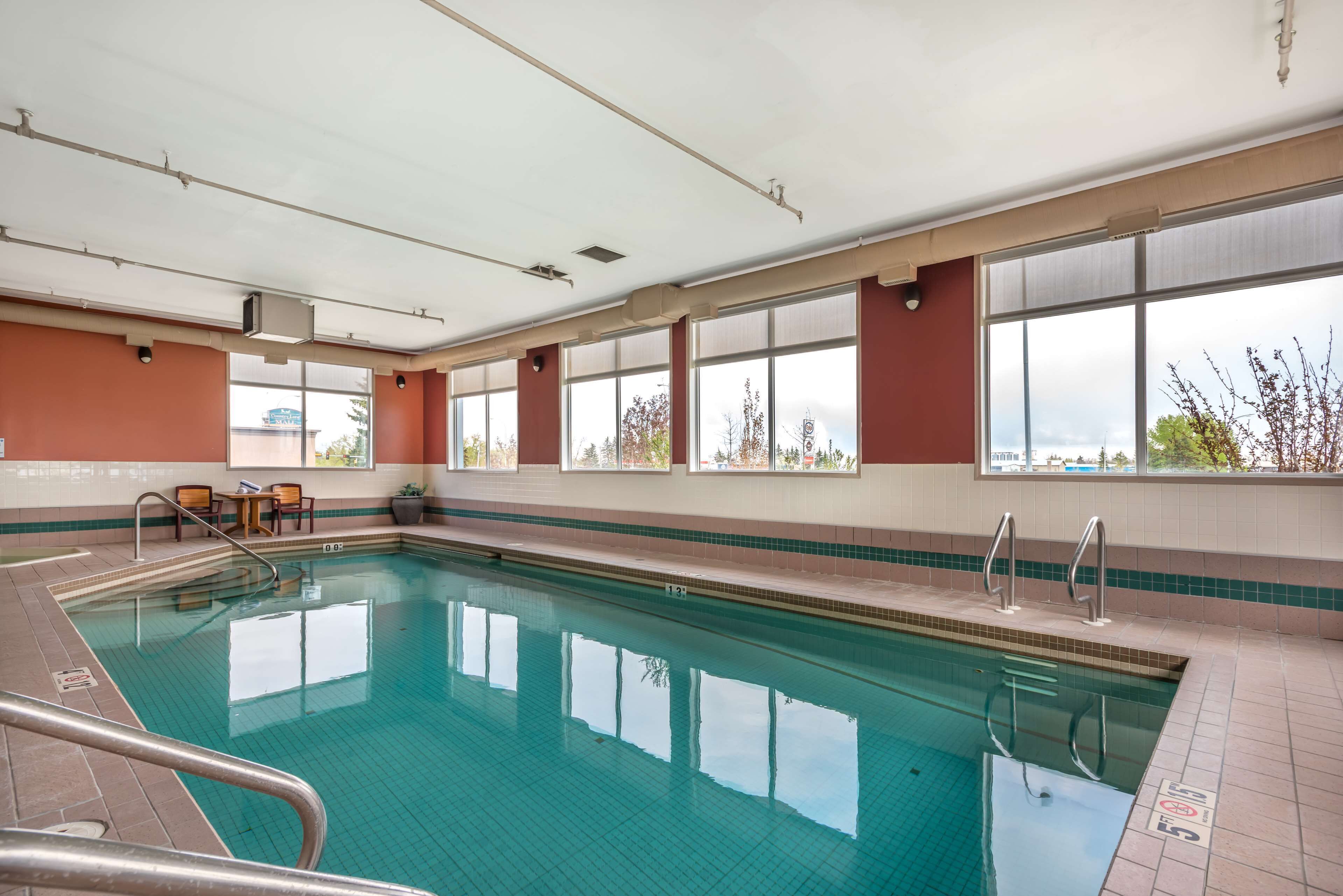 Innenpool, Liegestühle