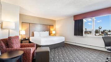 2 bedrooms, premium bedding, Tempur-Pedic beds, desk