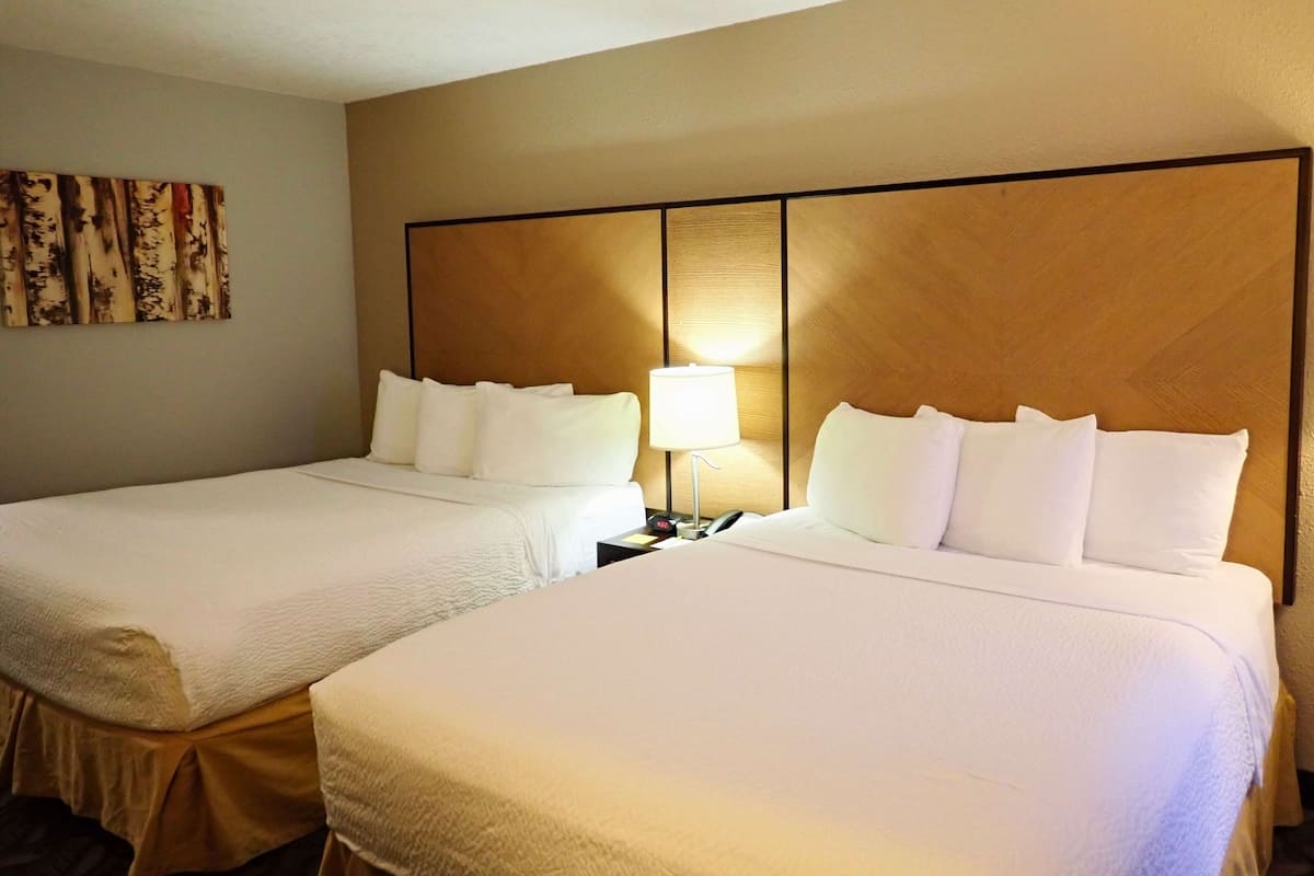 2 bedrooms, premium bedding, Tempur-Pedic beds, desk