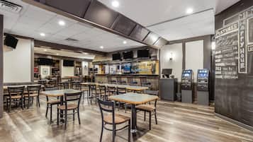 Ofereix dinars, sopars i hora feliç