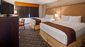 2 Schlafzimmer, hochwertige Bettwaren, Tempur-Pedic-Betten, Schreibtisch
