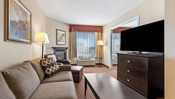 Desk, laptop workspace, iron/ironing board, free WiFi
