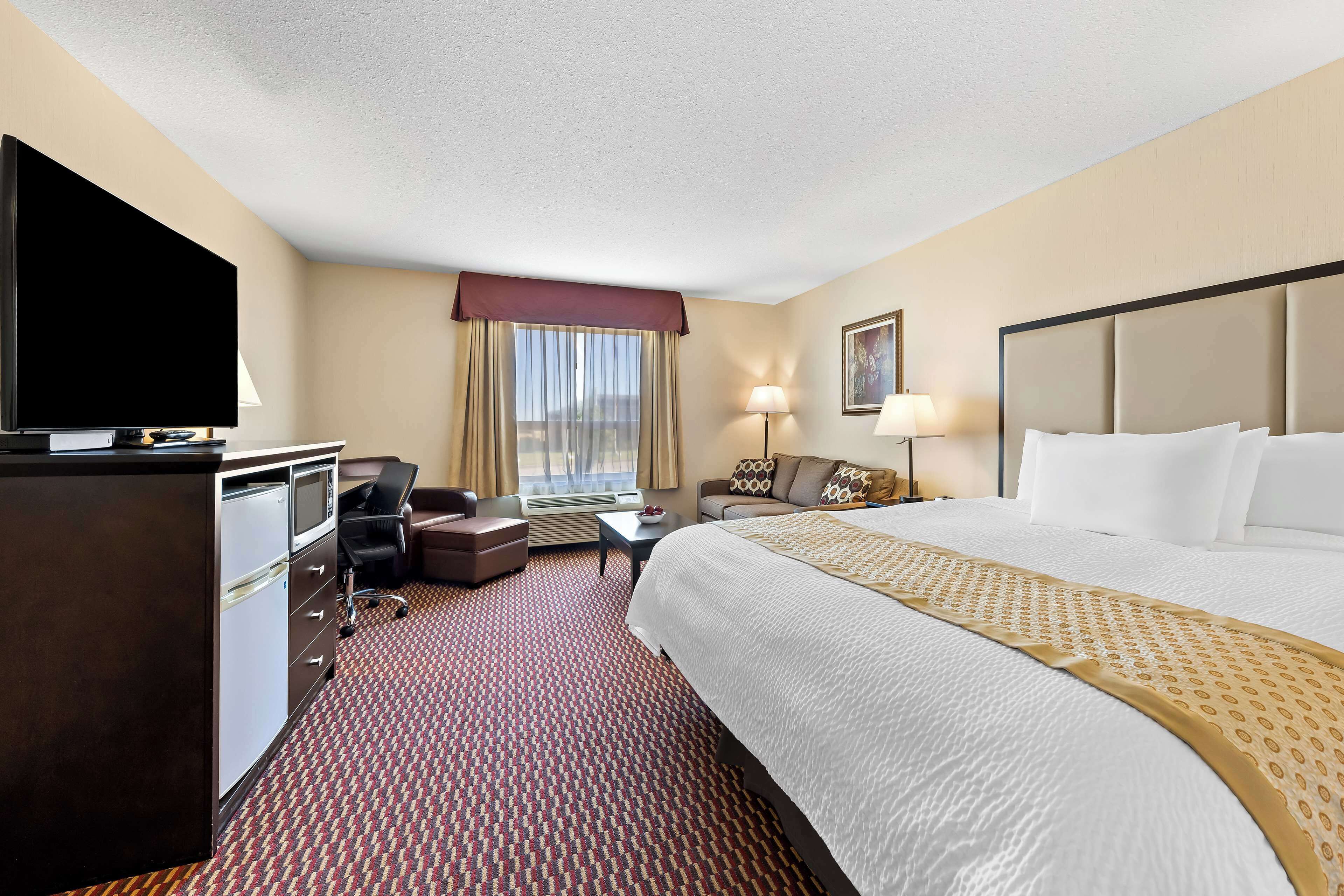 desk, laptop workspace, iron/ironing board, free wifi