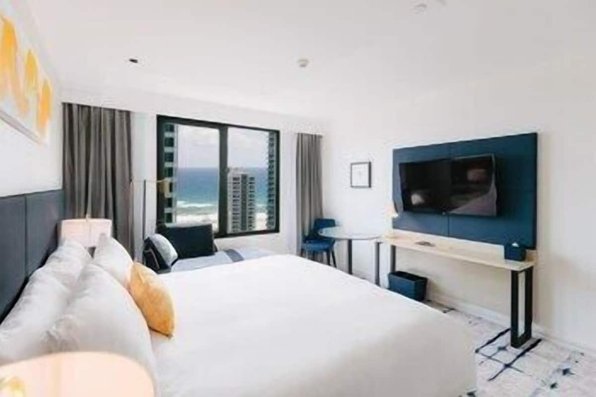 Premium bedding, minibar, in-room safe, desk