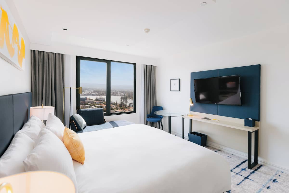 Camera Premium, 1 letto king, vista montagna | Biancheria da letto di alta qualità, minibar, una cassaforte in camera