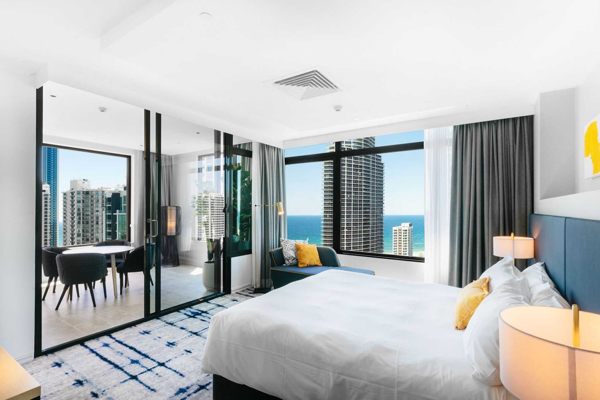 premium room, 1 king bed, ocean view | premium bedding, minibar, in-room safe, desk