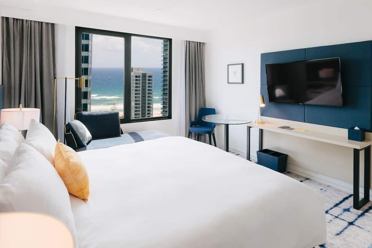 Ropa de cama de alta calidad, minibar, caja fuerte y escritorio