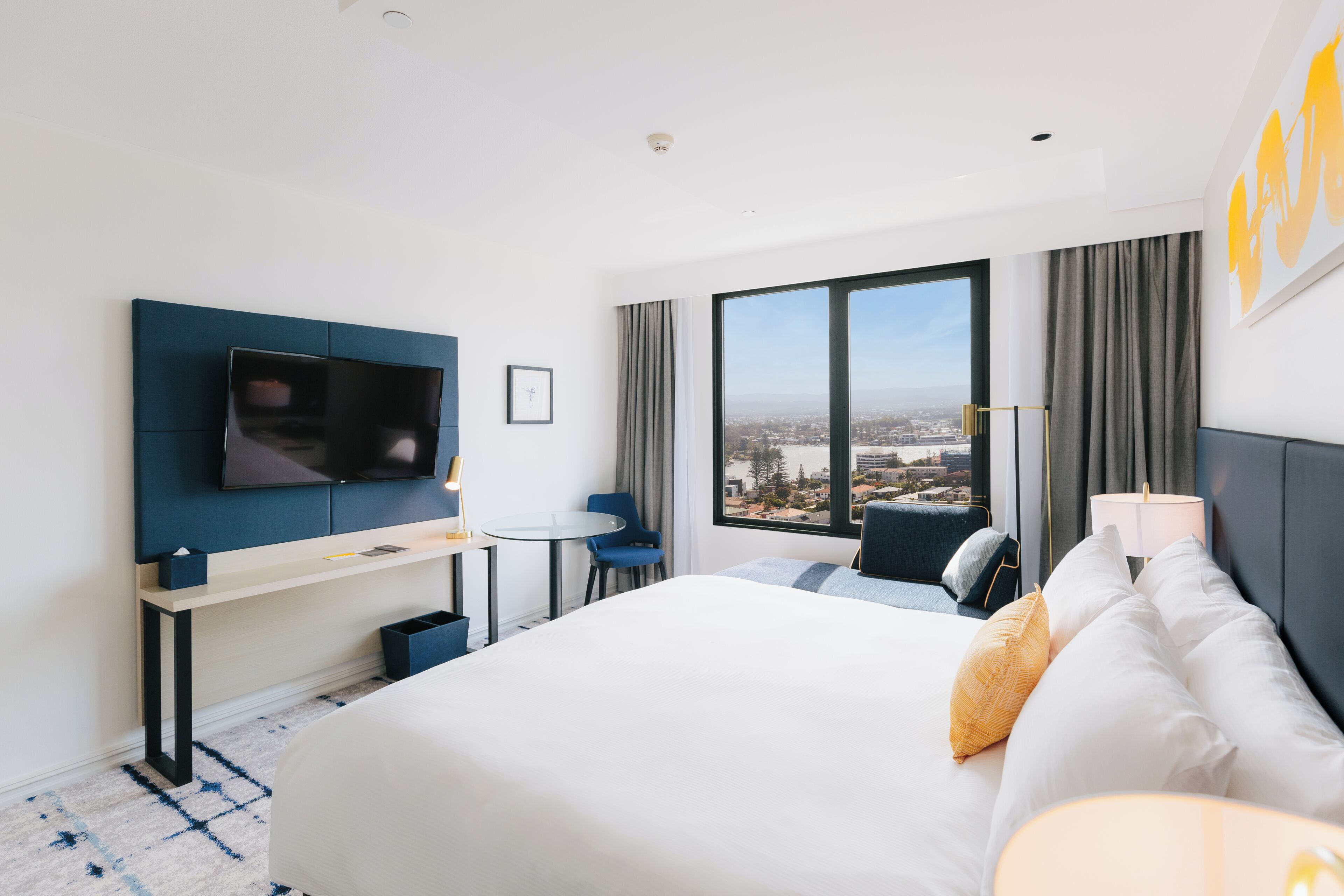 Premium Room, 1 King Bed, Mountain View | Premium bedding, minibar, in-room safe, desk