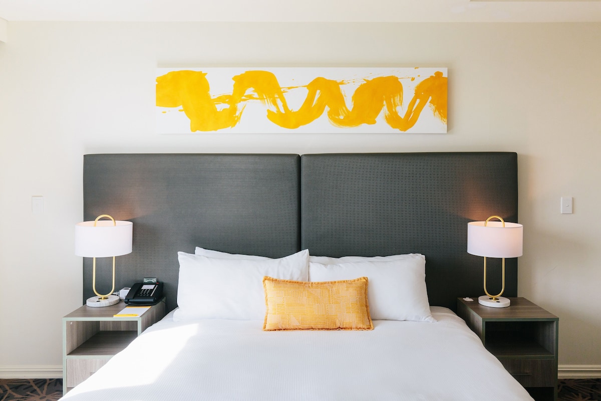 Premium bedding, minibar, in-room safe, desk