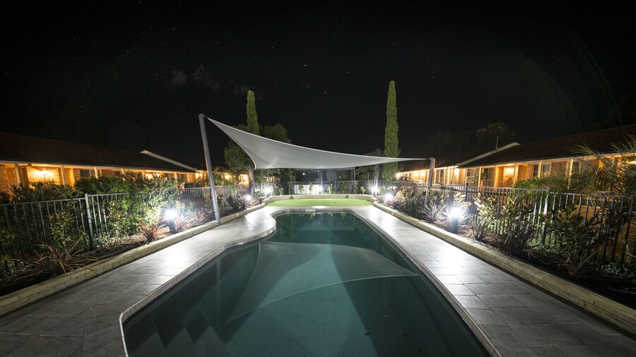 Best Western Plus All Settlers Motor Inn