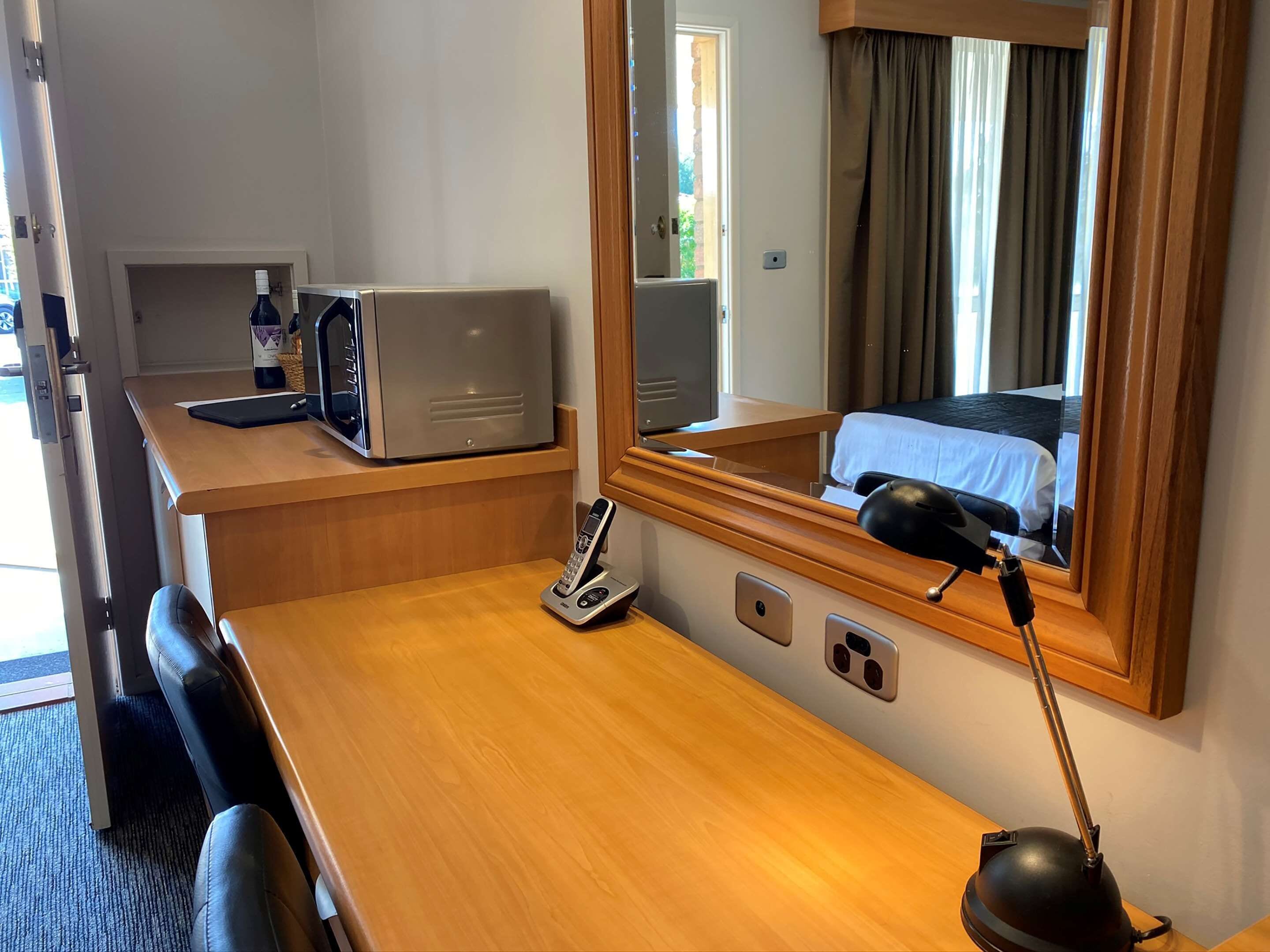 superior room, multiple beds, non smoking, microwave | in-room business centre