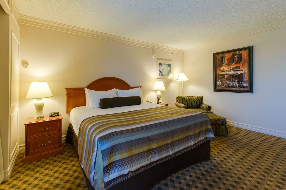 Deluxe Room, 1 King Bed