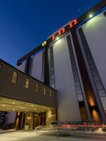 Fachada de la propiedad por la tarde o noche