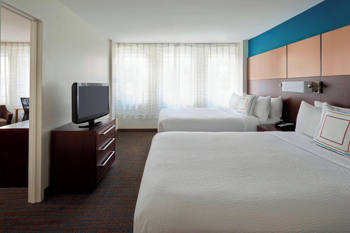 Suite, 1 soverom | Sengetøy av topp kvalitet, safe på rommet og skrivebord