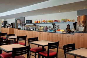 Free daily continental breakfast - Residence Inn by Marriott Montreal Downtown (Montreal)
