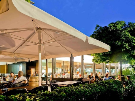 Restaurant. ibis Zurich Adliswil