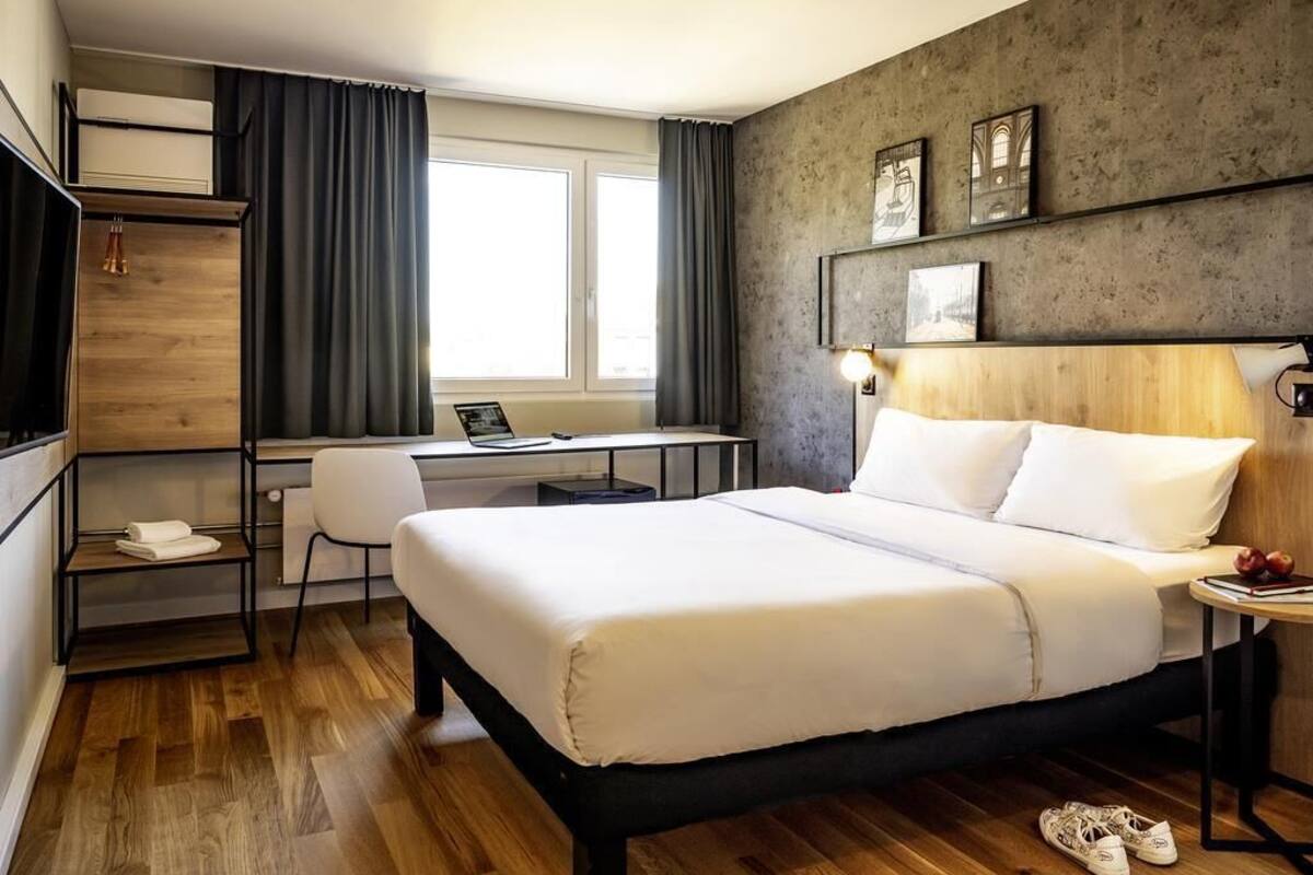 Ropa de cama de alta calidad y escritorio 