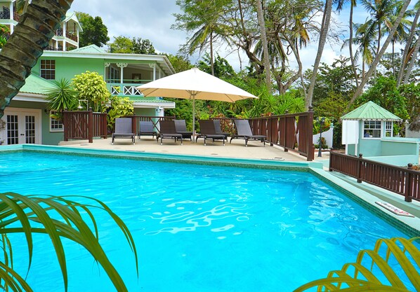 Outdoor pool, open 7:00 AM to 6:00 PM, sun loungers - Marigot Beach Club and Dive Resort (Marigot Bay)