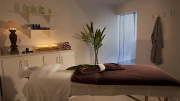 Couples treatment room(s), deep-tissue massages, Swedish massages