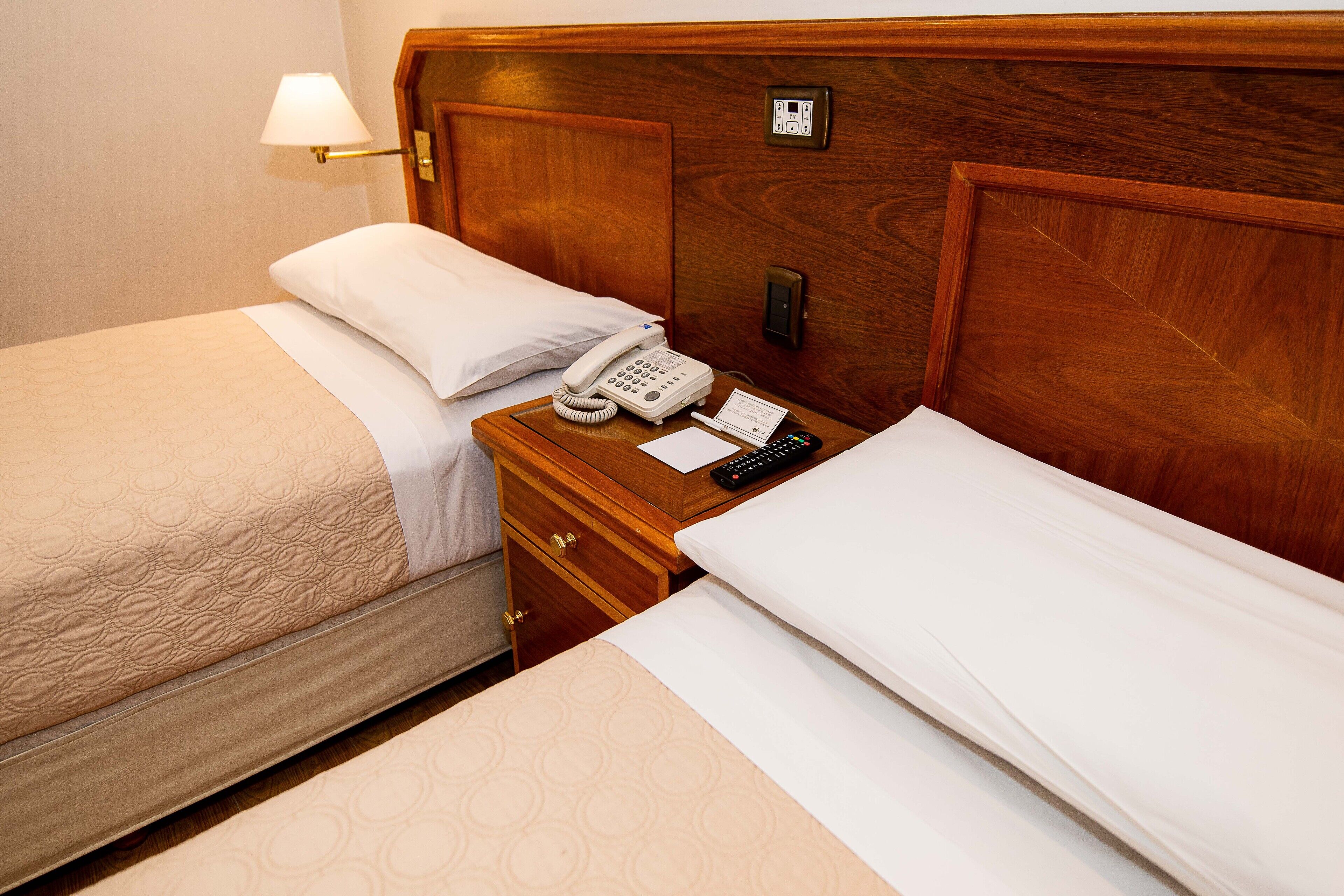 standard room, 2 single beds | hypo-allergenic bedding, minibar, in-room safe, desk