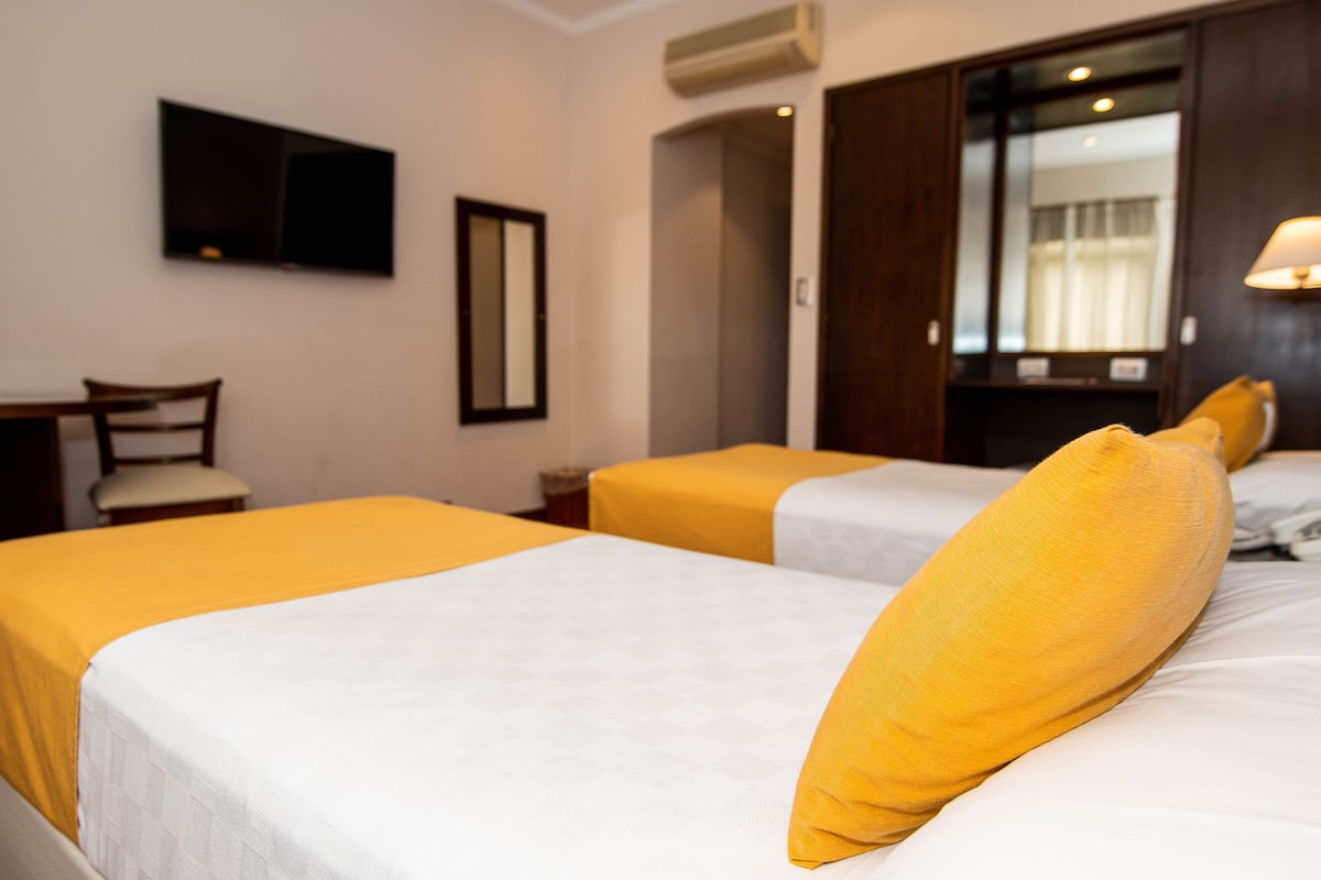 Standard Room, 2 Twin Beds | Hypo-allergenic bedding, minibar, in-room safe, desk