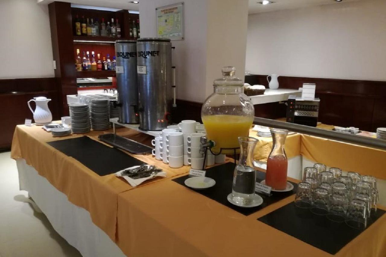 breakfast, lunch and dinner served