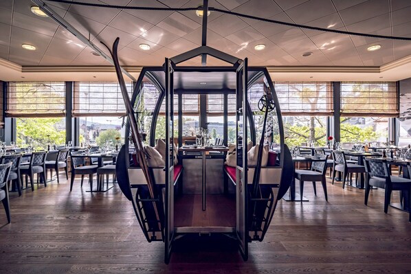 2 restaurants, breakfast, lunch, dinner served; Regional cuisine 