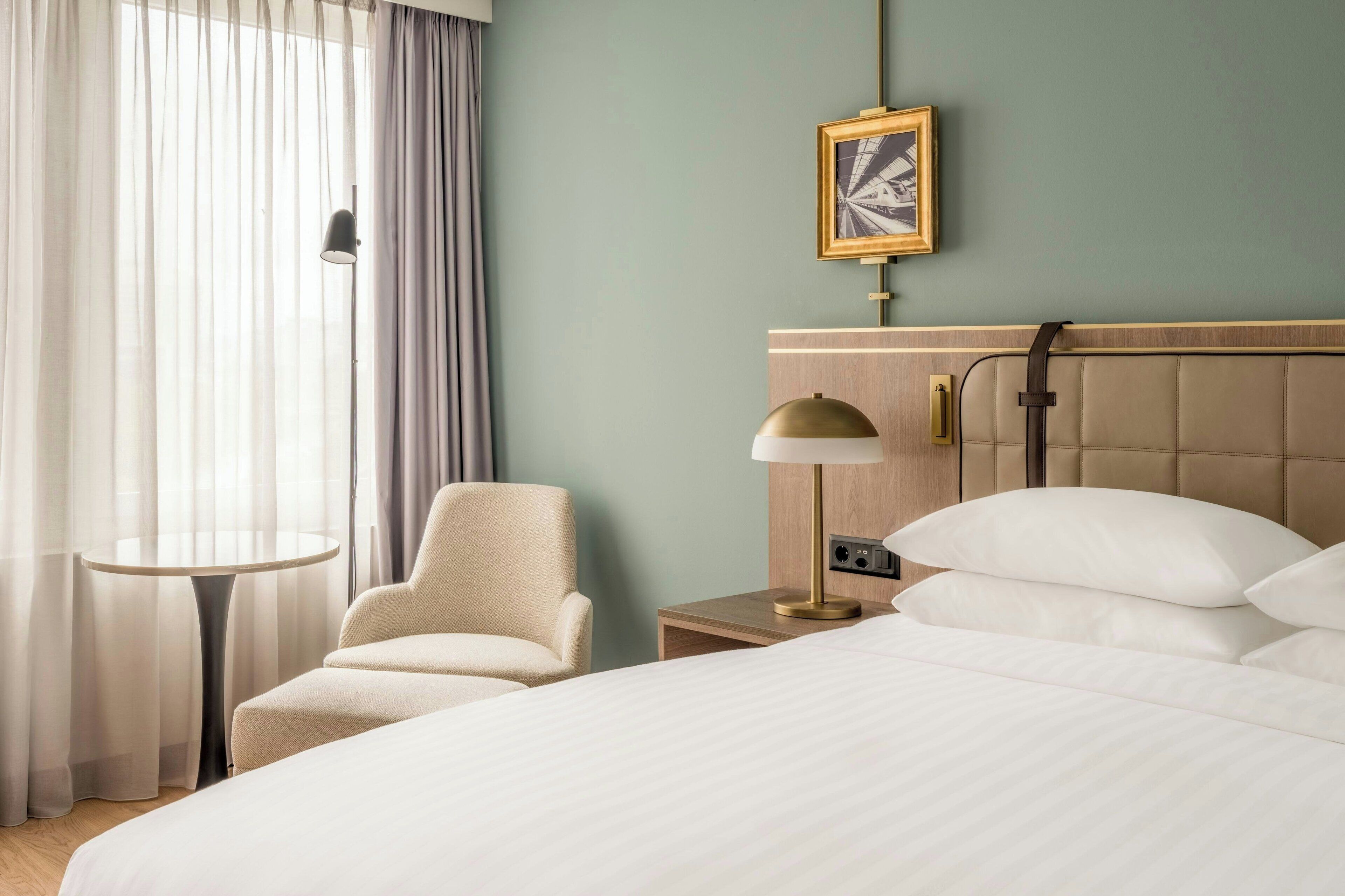 Huone, 1 keskisuuri parisänky, tupakointi kielletty | Ylelliset vuodevaatteet, untuvapeitot, pillowtop-patjalliset sängyt