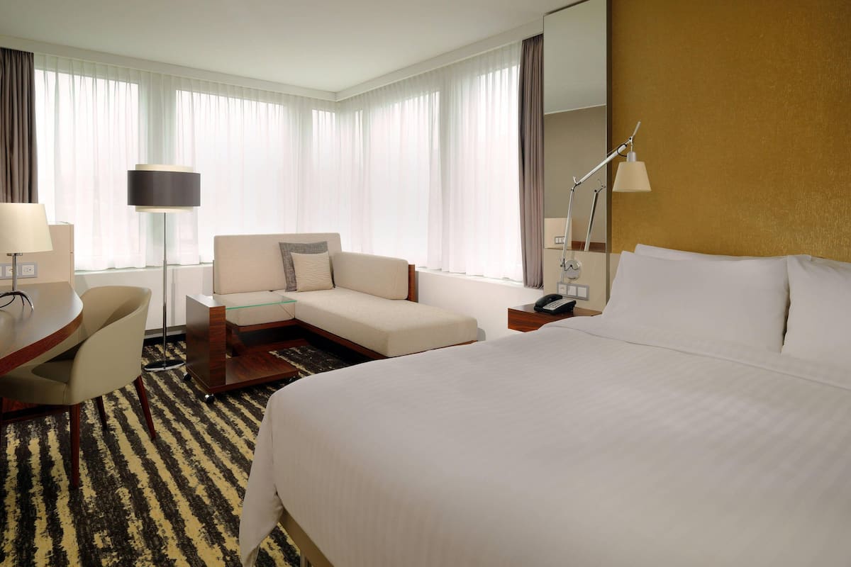 Deluxe Room, 1 King Bed | 1 bedroom, premium bedding, down comforters, pillowtop beds
