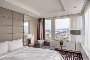 Club Suite, 1 Bedroom | Premium bedding, down comforters, pillowtop beds, minibar