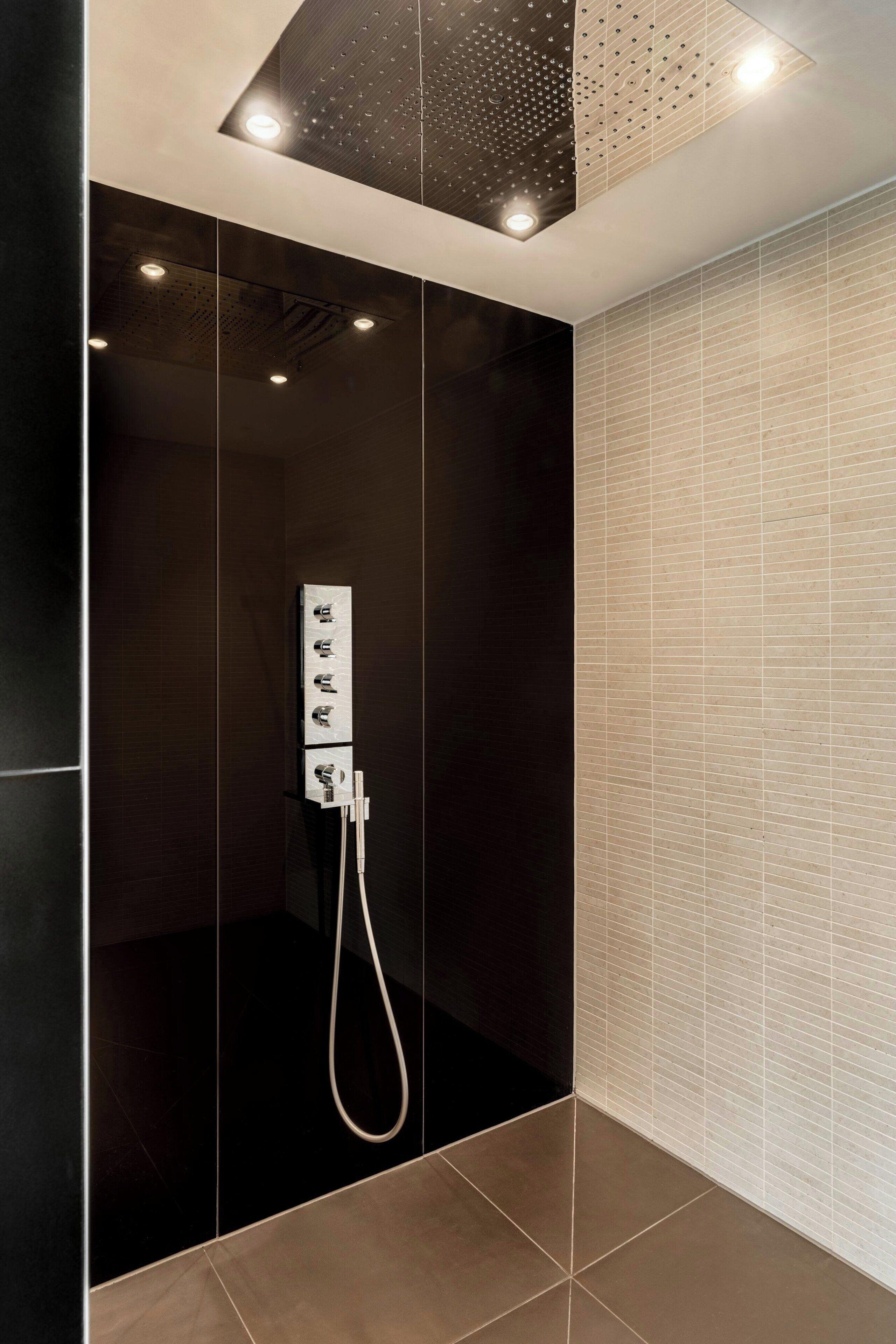 club suite, 1 bedroom | bathroom | designer toiletries, hair dryer, bathrobes, slippers