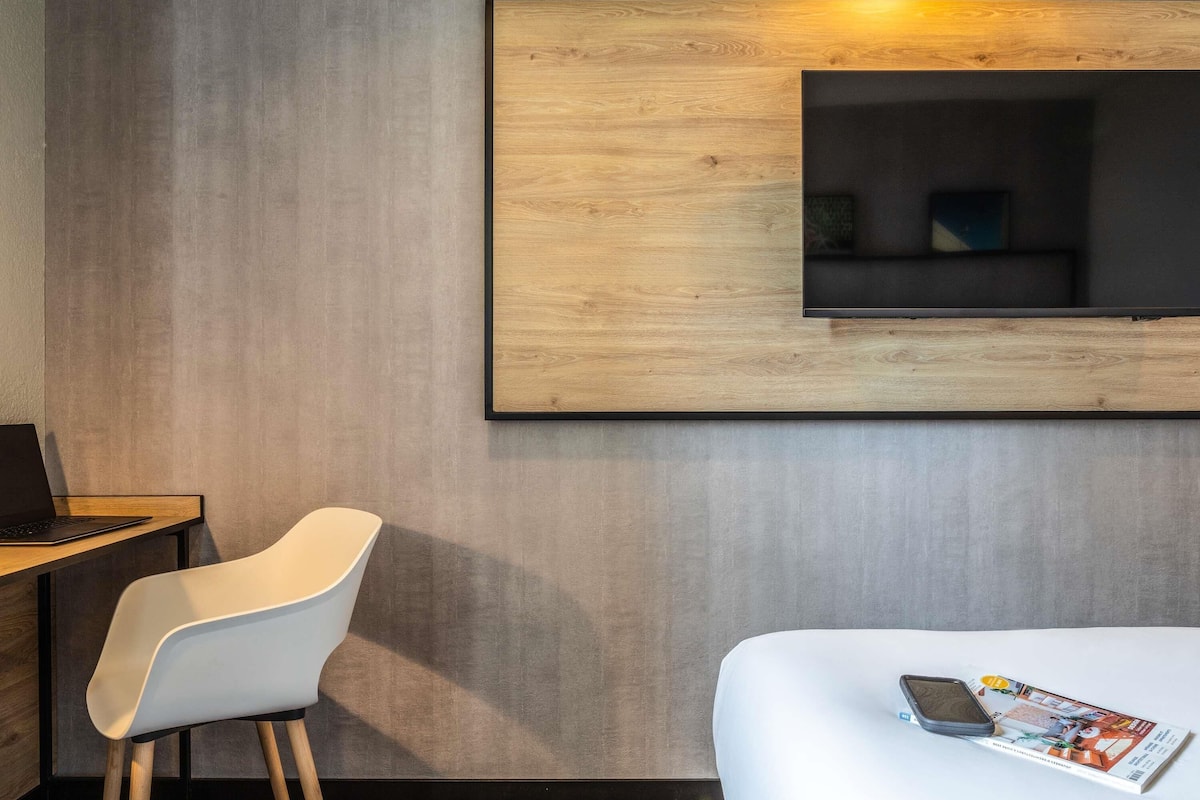 Chambre Double Standard, 1 lit double | Literie de qualité supérieure, bureau, chambres insonorisées