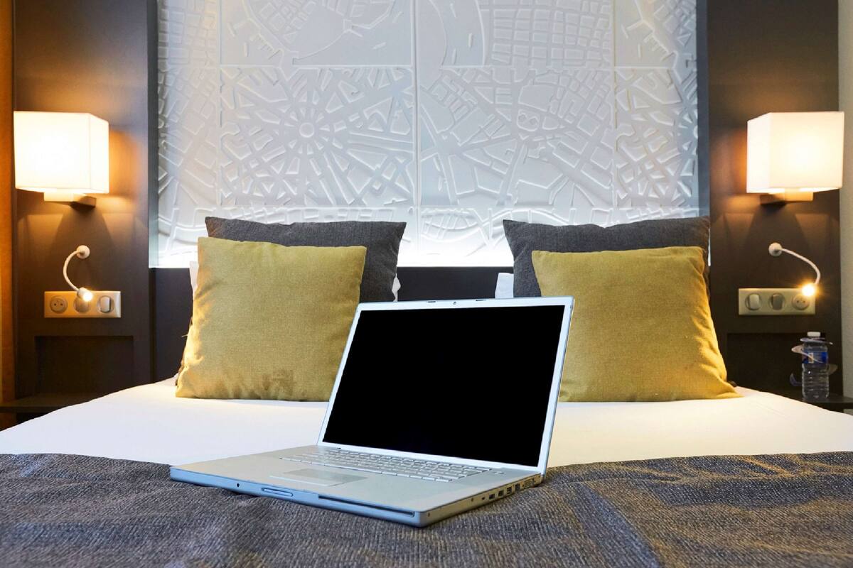 standard room, 1 double bed | desk, soundproofing, free cots/infant beds, wifi