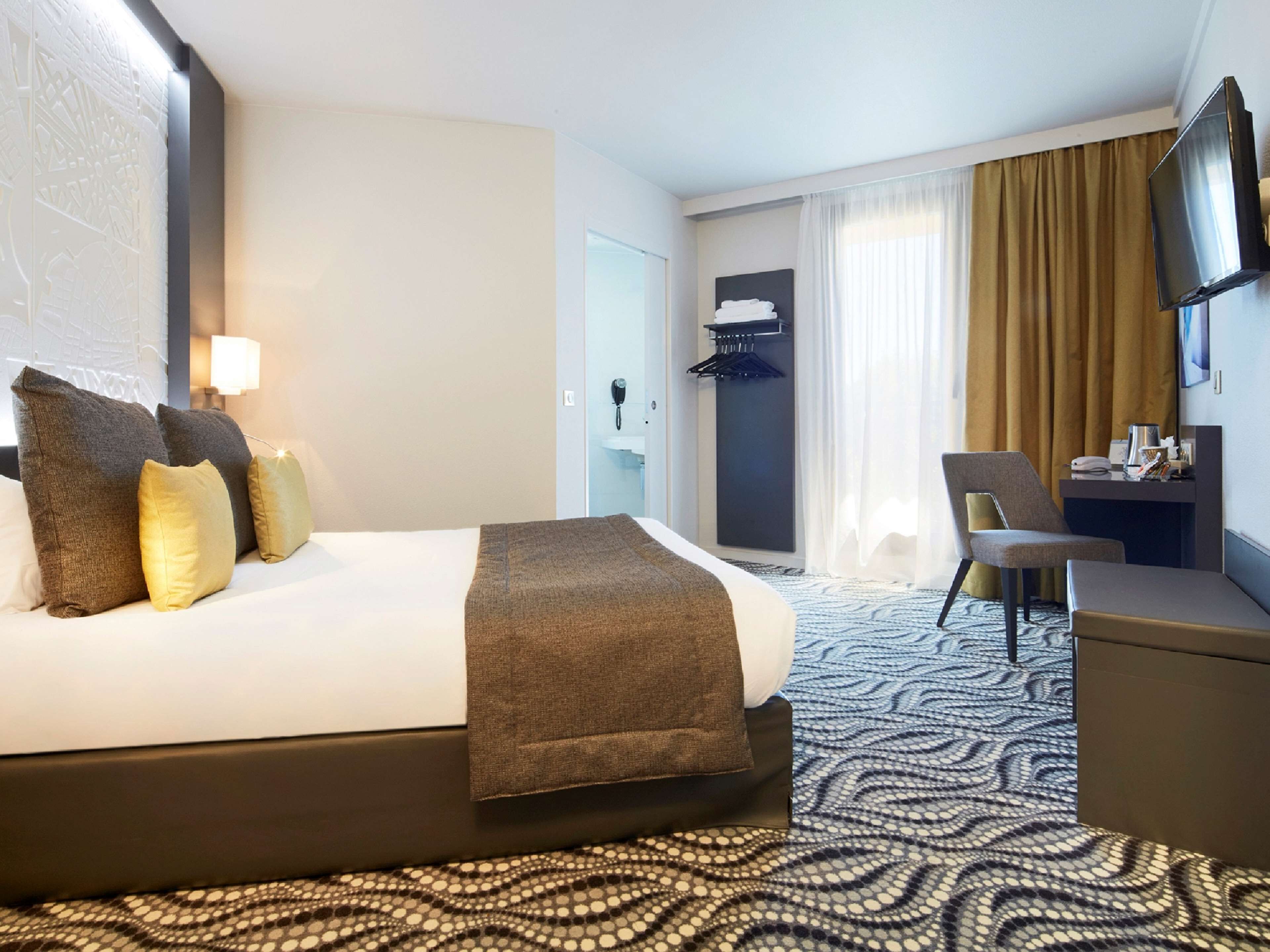 standard room, 1 double bed | desk, soundproofing, free cots/infant beds, wifi