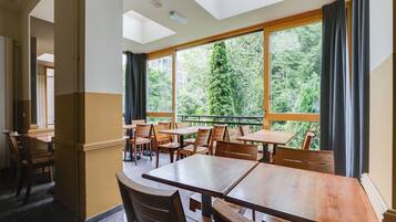 Dagelijks ontbijtbuffet (EUR 17.50 per persoon)