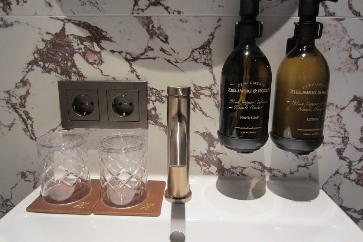 Shower, free toiletries, hair dryer, towels