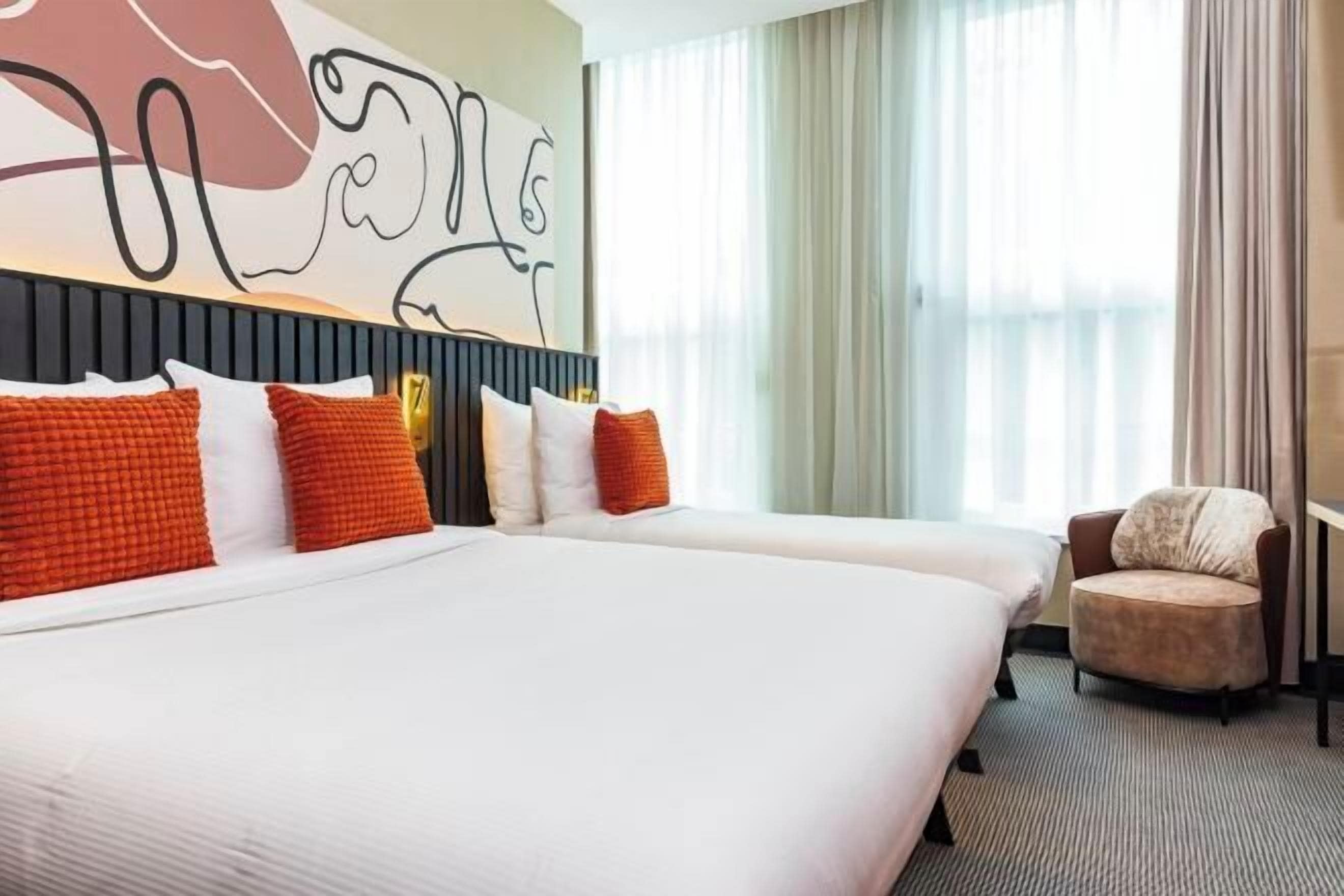 ตู้นิรภัยในห้องพัก, โต๊ะทำงาน, พื้นที่ทำงานแบบใช้แล็ปท็อป, ผ้าม่านกันแสง