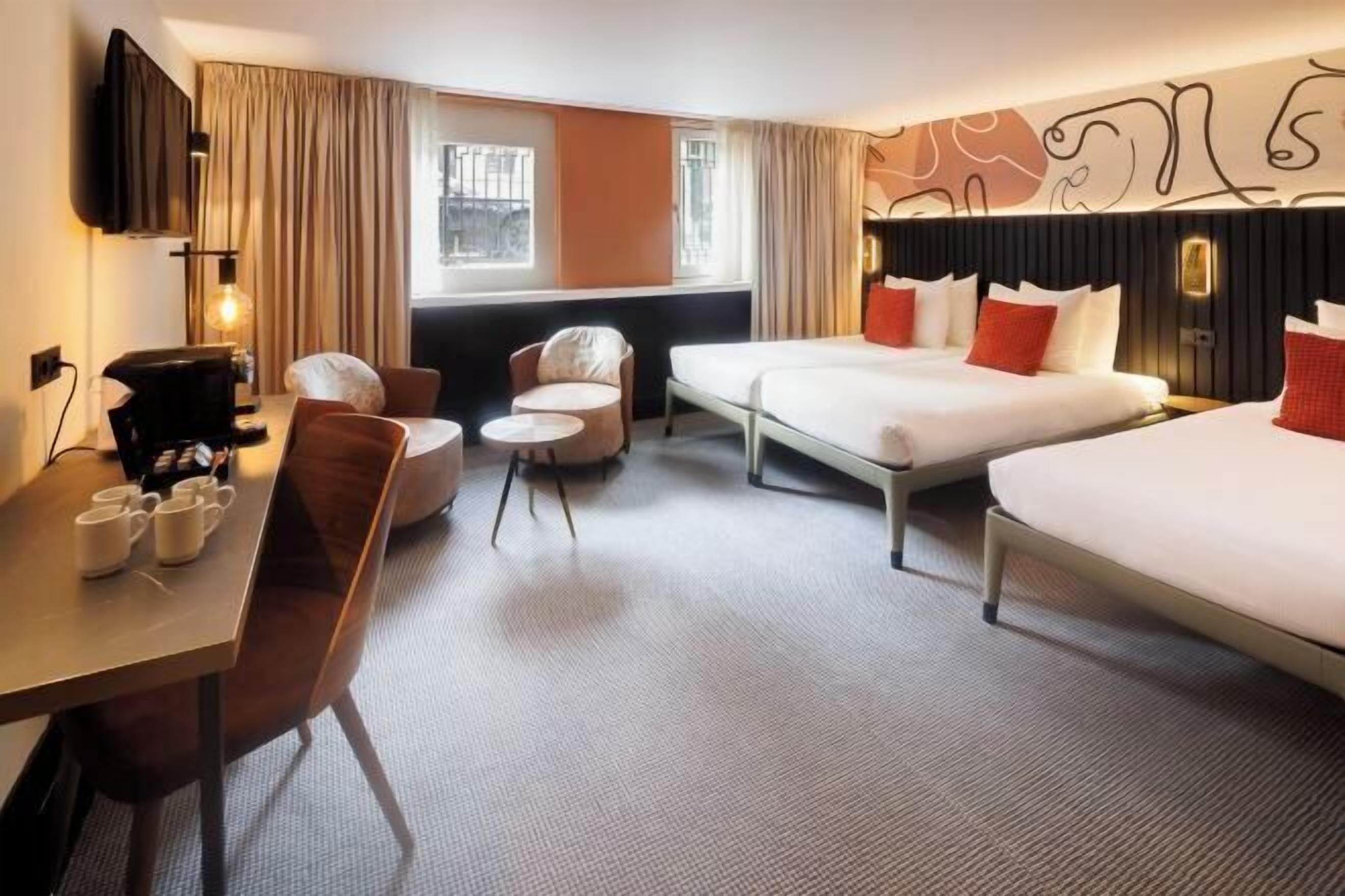 ตู้นิรภัยในห้องพัก, โต๊ะทำงาน, พื้นที่ทำงานแบบใช้แล็ปท็อป, ผ้าม่านกันแสง