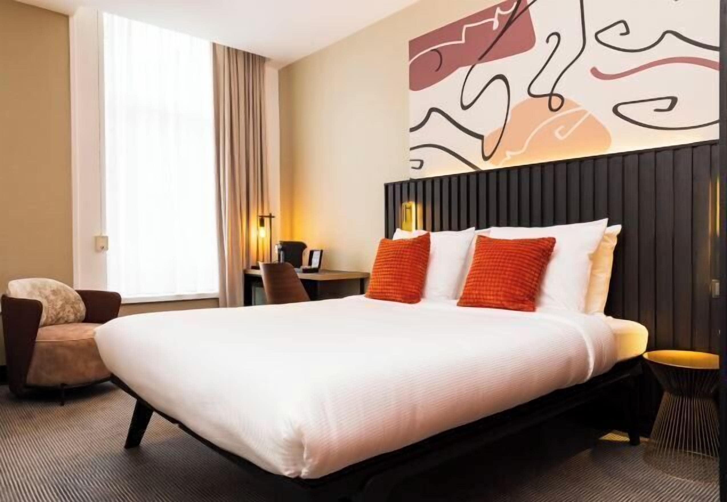 ตู้นิรภัยในห้องพัก, โต๊ะทำงาน, พื้นที่ทำงานแบบใช้แล็ปท็อป, ผ้าม่านกันแสง