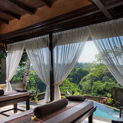 Salas de tratamiento para parejas, sauna y tina de hidromasaje