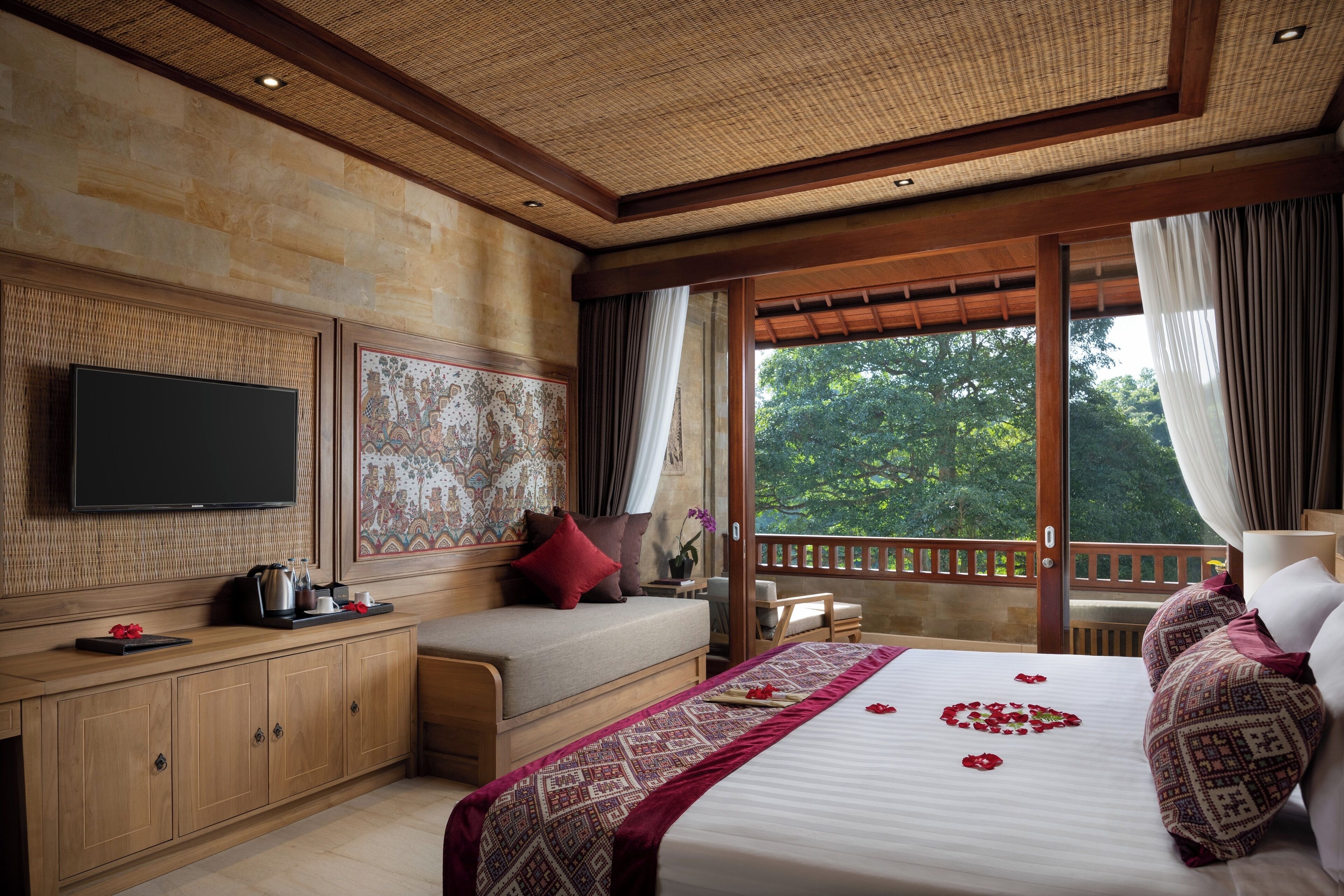 Suite, Valley View | 1 bedroom, free minibar items, in-room safe, individually decorated