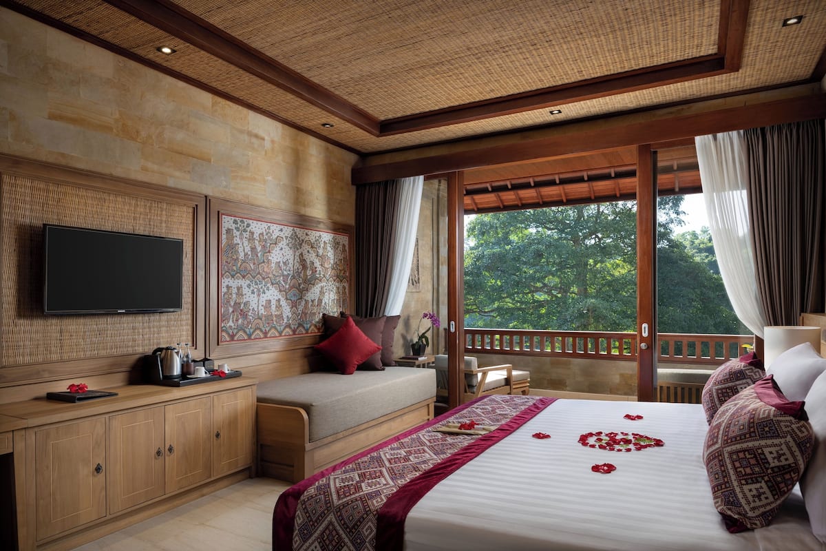 Suite, Valley View | 1 bedroom, free minibar items, in-room safe, individually decorated