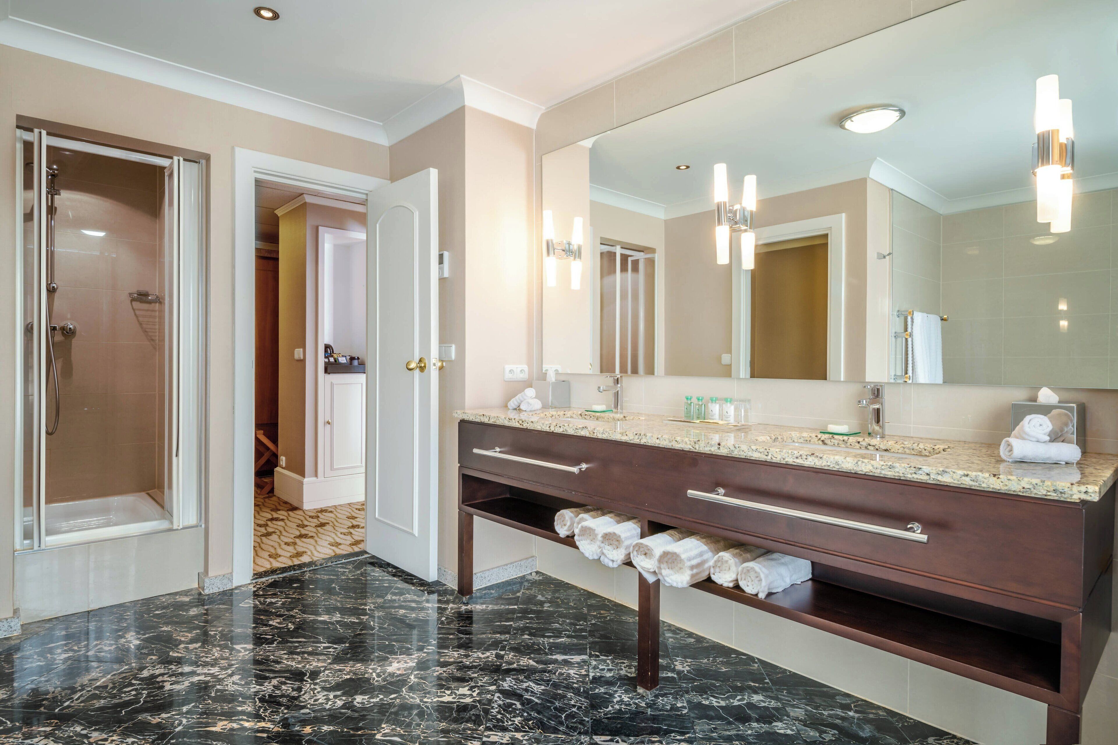 presidential suite, 1 king bed with sofa bed, non smoking | bathroom | combined shower/bathtub, free toiletries, hair dryer, bathrobes