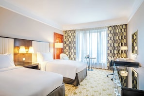 Hypo-allergenic bedding, in-room safe, desk, blackout curtains