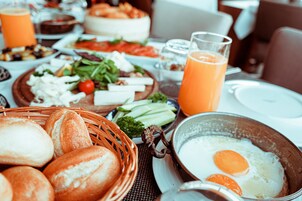 Daily buffet breakfast for a fee